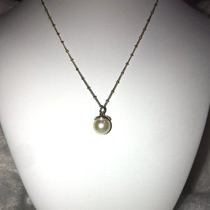 Silver necklace w/large faux pearl